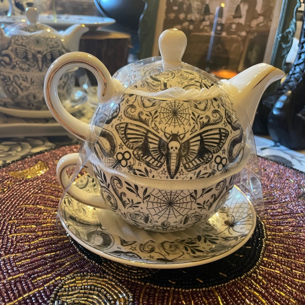 GRACE TEAWARE NEW Gothic Tea For 1 With Skulls And Moth Design Teapot/Teacup Set - Picture 7 of 16